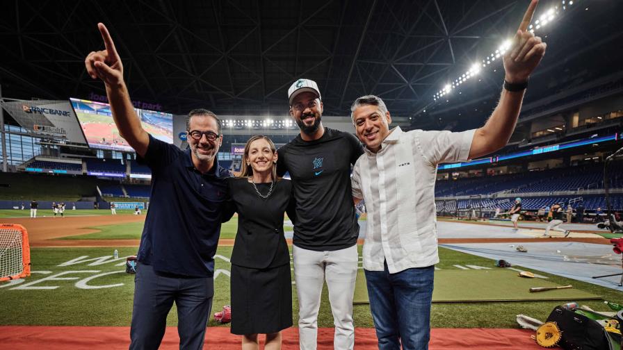 Arajet y los Marlins celebran día dominicano en Miami