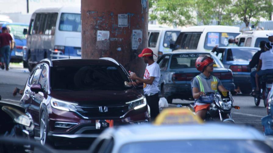 Faride Raful: "Trabajamos para retirar limpiavidrios de las calles del Gran Santo Domingo" Faride Raful: "Trabajamos para retirar limpiavidrios de las calles del Gran Santo Domingo"