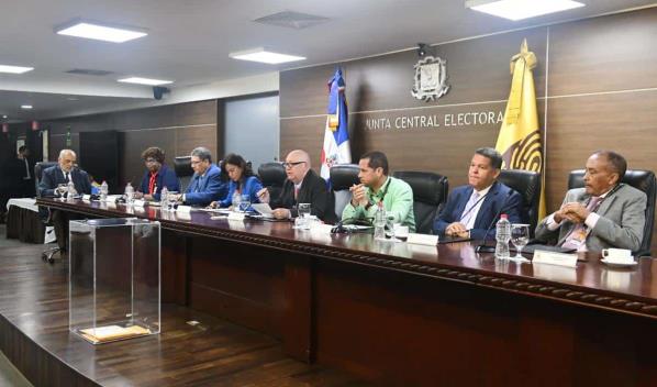 La JCE adjudica el contrato de la cédula sin tener los fondos