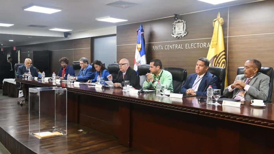 La JCE adjudica el contrato de la cédula sin tener los fondos La JCE adjudica el contrato de la cédula sin tener los fondos