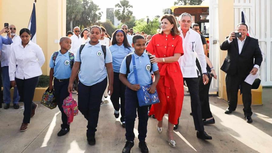 Se inicia el año escolar en Santiago en medio de denuncias por precariedades en centros educativos