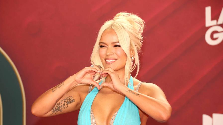 Karol G, primera estrella latina invitada en el cabaré Crazy Horse de París