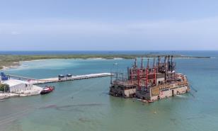 Autoridades y residentes en Los Negros se quejan por operación de empresa generadora