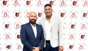 Samuel Basallo, el dominicano que asegura más dinero con menor experiencia