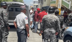 Momento en que matan a testigo en las afueras del tribunal donde declararía por caso de homicidio