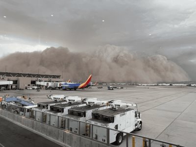 Caos por tormenta de polvo en Phoenix