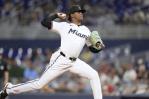 Edward Cabrera apaciguó a los Bravos, con siete entradas de un hit y 10 ponches Edward Cabrera apaciguó a los Bravos, con siete entradas de un hit y 10 ponches