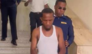 Acusado de matar a su hijo en Los Guandules hasta dormía con su Biblia; lo envían a prisión