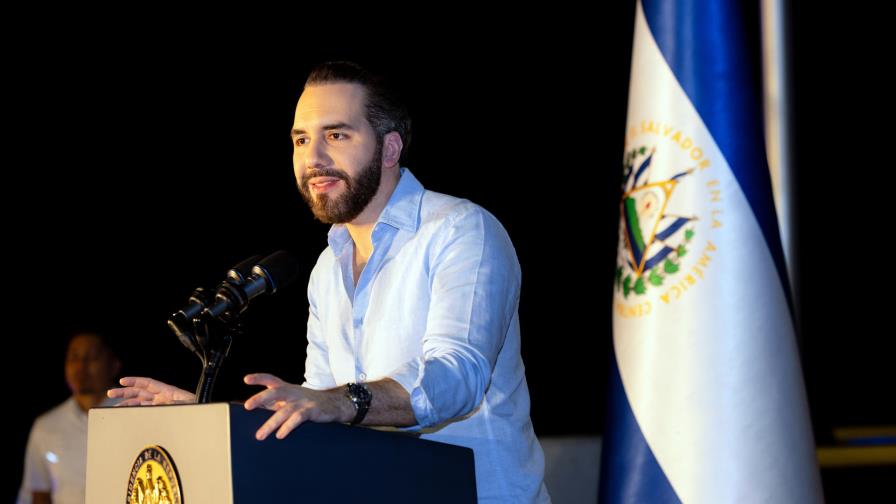 Bukele dice que la disciplina en las escuelas de El Salvador es para "evitar" pandillas