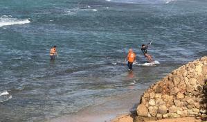 Rescatan a un hombre que fue arrastrado por oleaje en playa de Puerto Plata