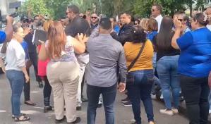 Padres y autoridades locales rechazan paro docente que afecta inicio del año escolar en Bonao