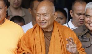Acusan a monje en Tailandia de apropiarse de millonarias donaciones para personas con VIH