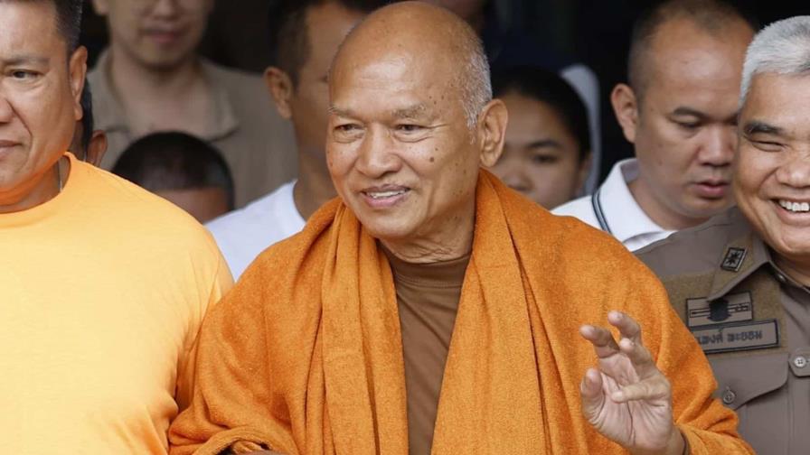 Acusan a monje en Tailandia de apropiarse de millonarias donaciones para personas con VIH Acusan a monje en Tailandia de apropiarse de millonarias donaciones para personas con VIH