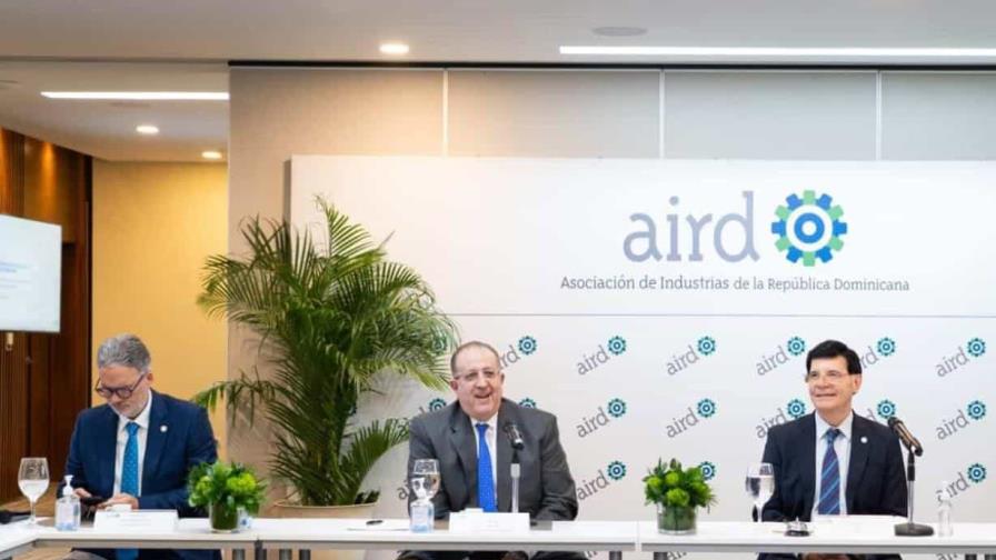 Ministro de Hacienda se reúne con industriales y afirma que su gestión busca fortalecer la economía Ministro de Hacienda se reúne con industriales y afirma que su gestión busca fortalecer la economía
