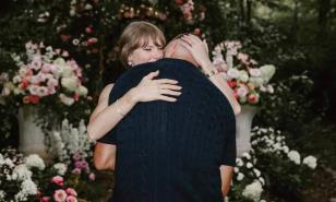 El vestido que Taylor Swift luce en las fotos de su compromiso se agota en ventas