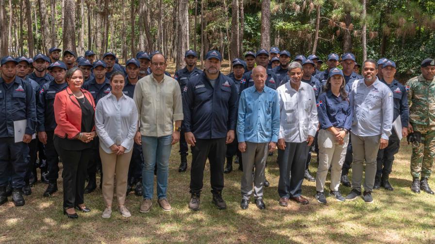 Ministerio de Medio Ambiente y CCN impulsan conservación del pico Duarte Ministerio de Medio Ambiente y CCN impulsan conservación del pico Duarte