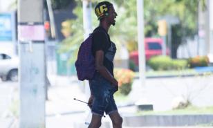 Cámara de Diputados frena propuesta contra limpiavidrios y vendedores callejeros en semáforos