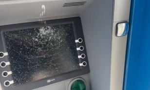 Un hombre destruyó un cajero automático en sede de la Policía en Santiago