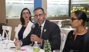 Cónsul de EE. UU. en RD advierte que periodistas no pueden cubrir eventos con visa de paseo