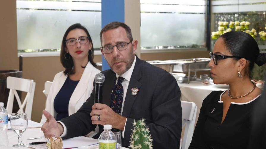 Cónsul de EE. UU. en RD advierte que periodistas no pueden cubrir eventos con visa de paseo Cónsul de EE. UU. en RD advierte que periodistas no pueden cubrir eventos con visa de paseo