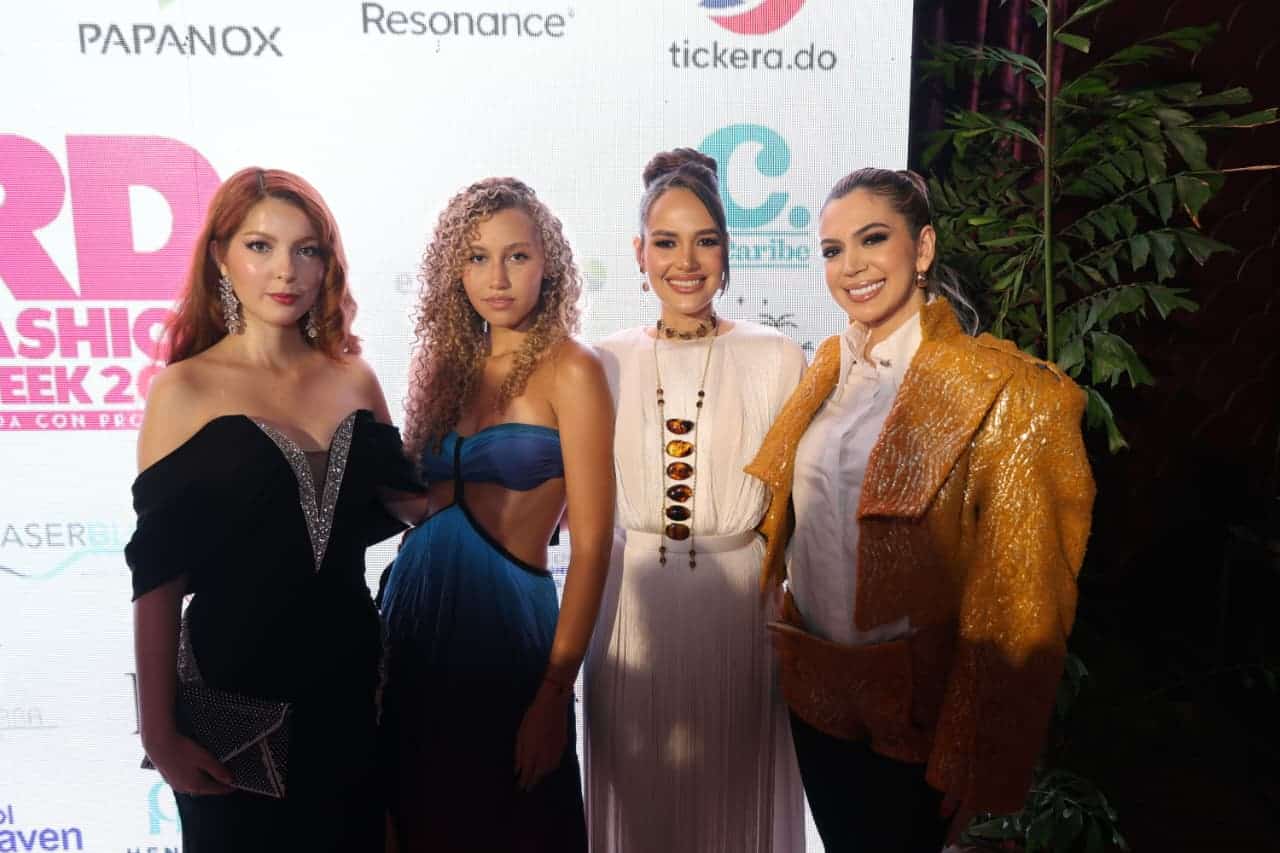 Angeline Attar, Enya Palma, Mayra Delgado y Lisbeth Fernández.