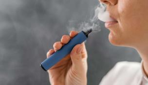 Singapur castigará con 15 latigazos y hasta 20 años de cárcel a proveedores de vapeadores