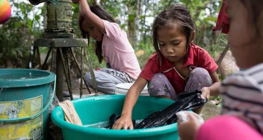 Millones de niños y jóvenes caerían en la pobreza por la crisis climática en Latinoamérica