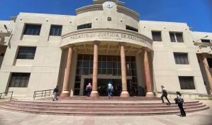 Denuncian falta de jueces y personal en los tribunales de Santiago retrasa procesos judiciales