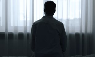 Mi pareja enviudó, pero no quiere avanzar