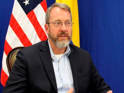 Embajador James Story: Intervención militar en Venezuela