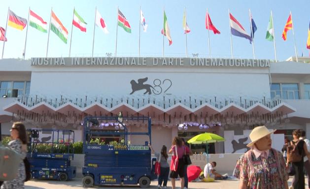 El festival de cine de Venecia despliega su alfombra roja en una edición repleta de estrellas