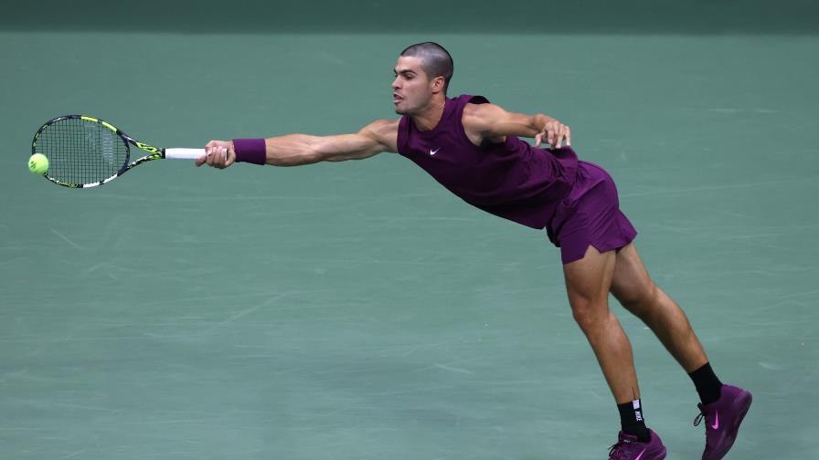 Alcaraz avanza y Djokovic evita caída en el Abierto de EE. UU. Alcaraz avanza y Djokovic evita caída en el Abierto de EE. UU.