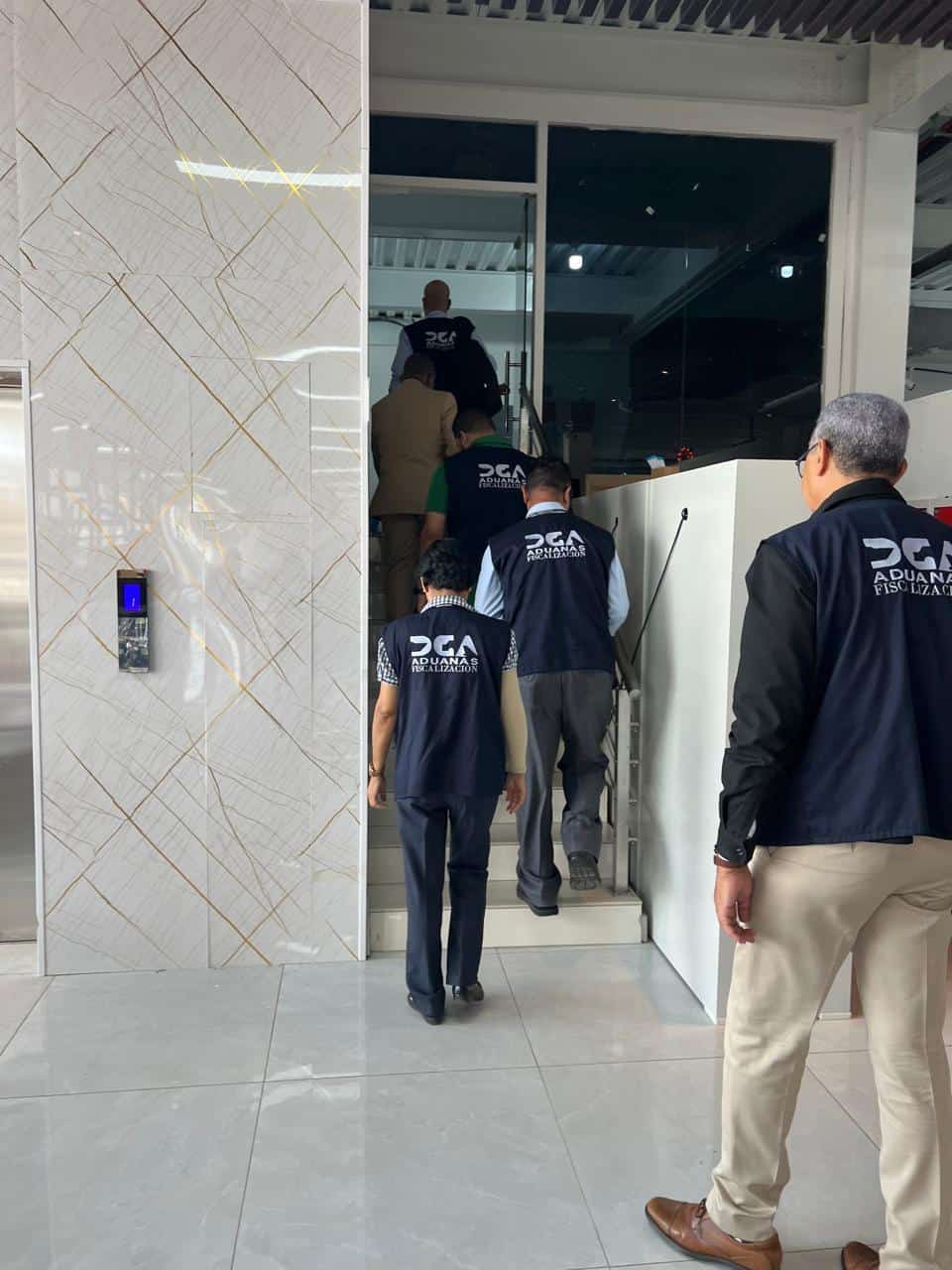 Aduanas informó este jueves que estos comercios, fueron objeto de fiscalización por parte de su equipo técnico, para comprobar y validar el cumplimiento de las normativas.