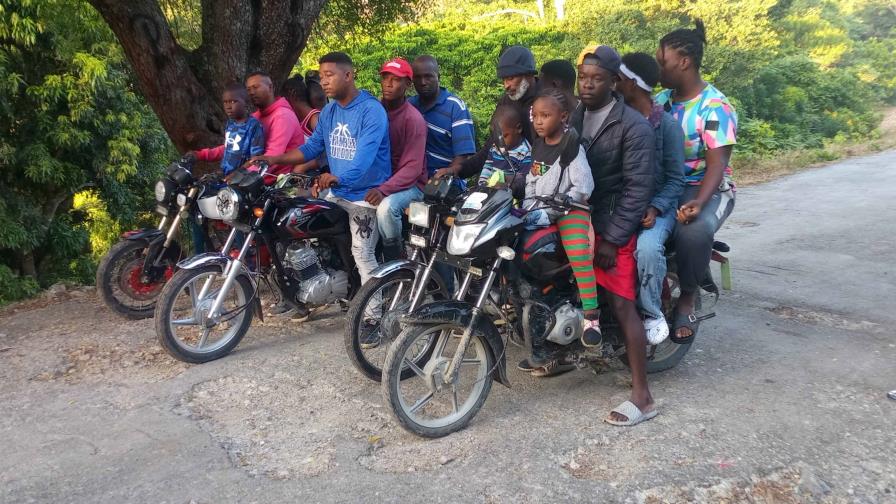 Detienen a cinco hombres por tráfico de migrantes haitianos en San Juan de la Maguana Detienen a cinco hombres por tráfico de migrantes haitianos en San Juan de la Maguana