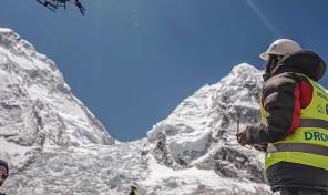 Drones van al ataque de la basura en el Everest