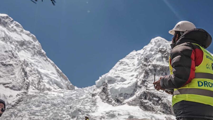 Drones van al ataque de la basura en el Everest Drones van al ataque de la basura en el Everest