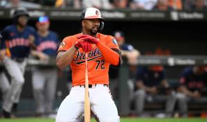 Eloy Jiménez logra contrato de ligas menores con Toronto