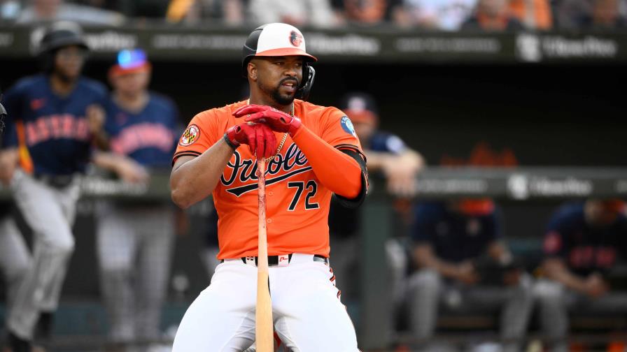 Eloy Jiménez logra contrato de ligas menores con Toronto Eloy Jiménez logra contrato de ligas menores con Toronto