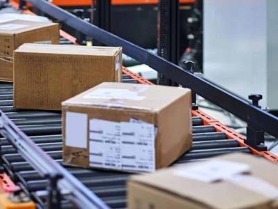 EE. UU. elimina exenciones arancelarias para paquetes pequeños