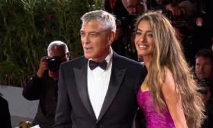 George Clooney y Emma Stone brillan en una Mostra de Venecia pasada por agua