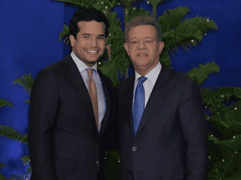 Omar Fernández junto a su padre Leonel.