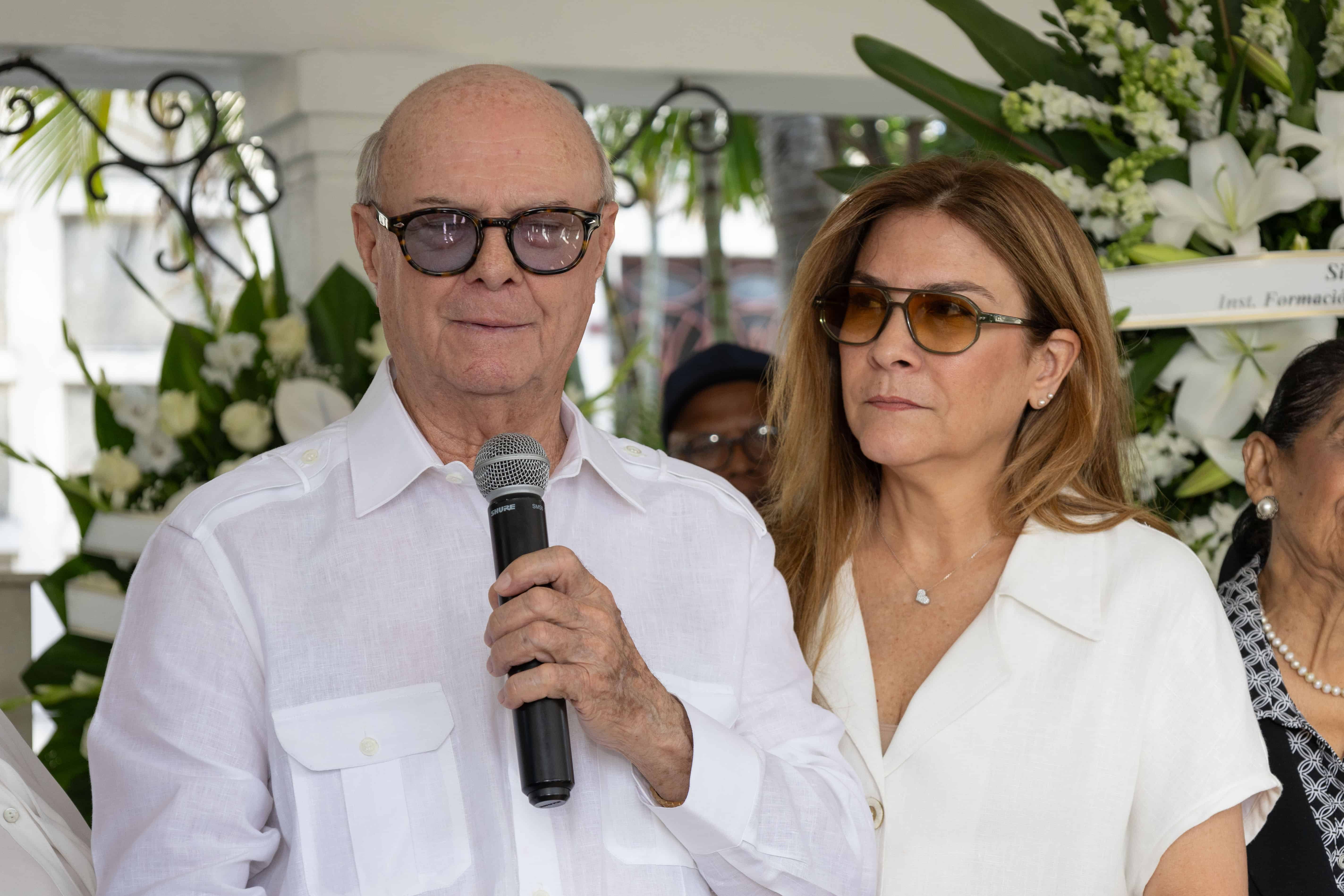 Hipólito Mejía y su hija Carolina Mejía.