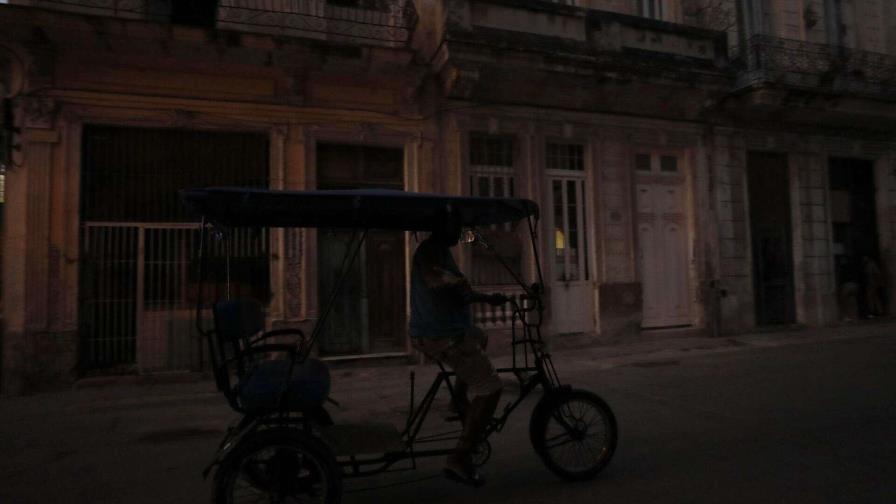 La estatal de electricidad prevé apagones simultáneos en el 43 % de Cuba este viernes