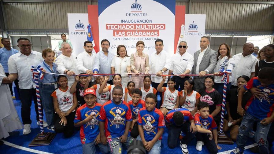 Vicepresidenta Raquel Peña y ministro Kelvin Cruz entregaron el multiuso en Las Guáranas