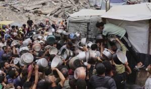 Israel mató a 62 palestinos en Gaza este viernes, 15 mientras buscaban ayuda humanitaria