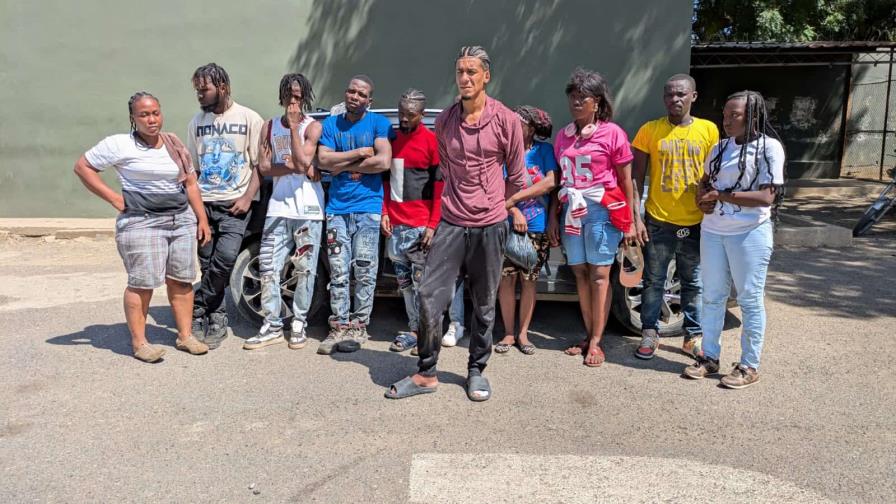 Ejército detiene a 11 haitianos indocumentados que eran transportado por un dominicano en Valverde