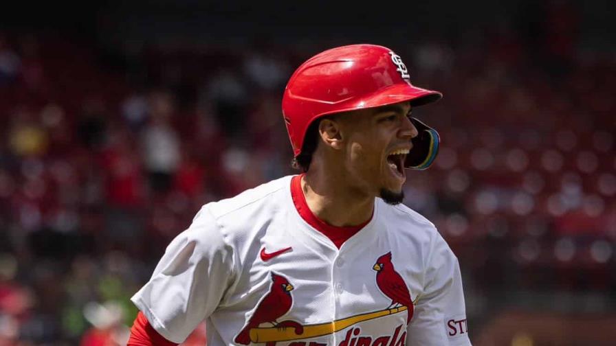 Un error de Elly de la Cruz abrió la puerta y Cardenales vencen 7-5 en extrainnings a los Rojos