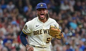 Freddy Peralta confirma que no estar&aacute; en el Cl&aacute;sico Mundial de B&eacute;isbol