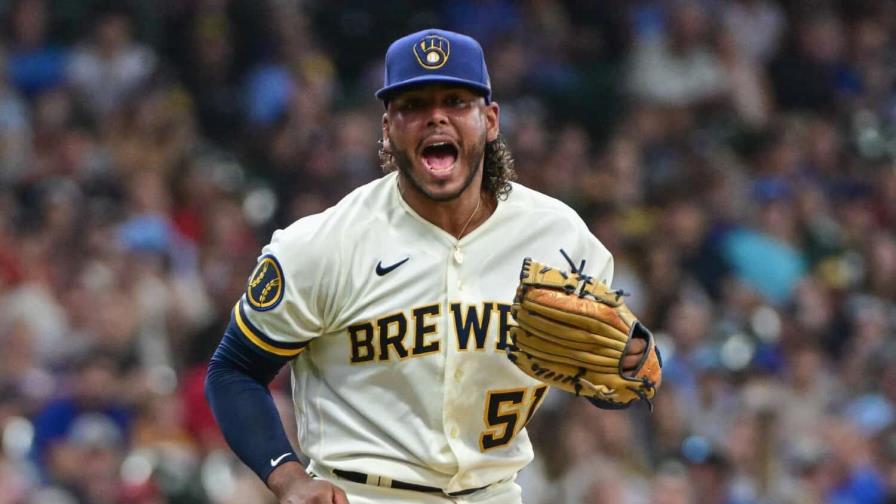 Peralta suma su victoria 16 en triunfo de Cerveceros 7-2 sobre Azulejos; ponchó a ocho Peralta suma su victoria 16 en triunfo de Cerveceros 7-2 sobre Azulejos; ponchó a ocho