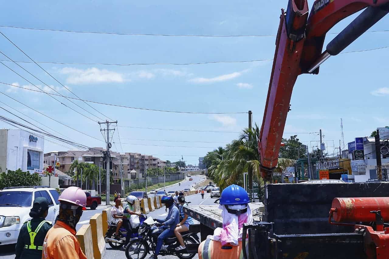 Trabajos del paso a desnivel en la Avenida 27 de Febrero con Isabel Aguiar.